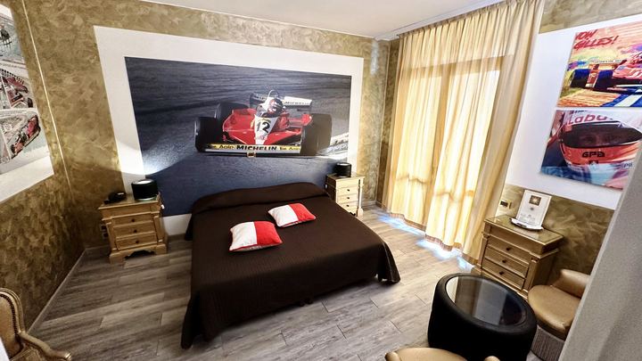 Camera tema Motori Admiral Hotel Milano